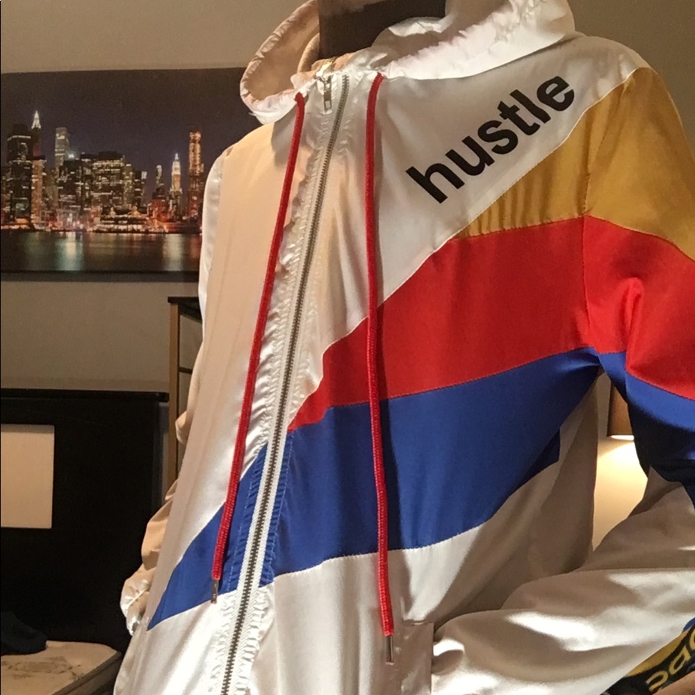 Really nice Rue 21 Windbreaker